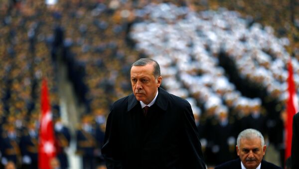 Turkey's President Tayyip Erdogan attends a Republic Day ceremony at Anitkabir, the mausoleum of modern Turkey's founder Ataturk, to mark the republic's anniversary as he is flanked by Prime Minister Binali Yildirim (R) in Ankara, Turkey, October 29, 2016. - Sputnik International