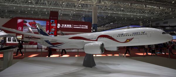 A mock-up scale model of the proposed COMAC C929, a wide-bodied commercial jet to be made by Commercial Aircraft Corporation of China (COMAC) and Russia’s United Aircraft Corporation (UAC), is seen on display during the Zhuhai Air Show in Zhuhai, southern China's Guangdong province, on November 3, 2016. - Sputnik International
