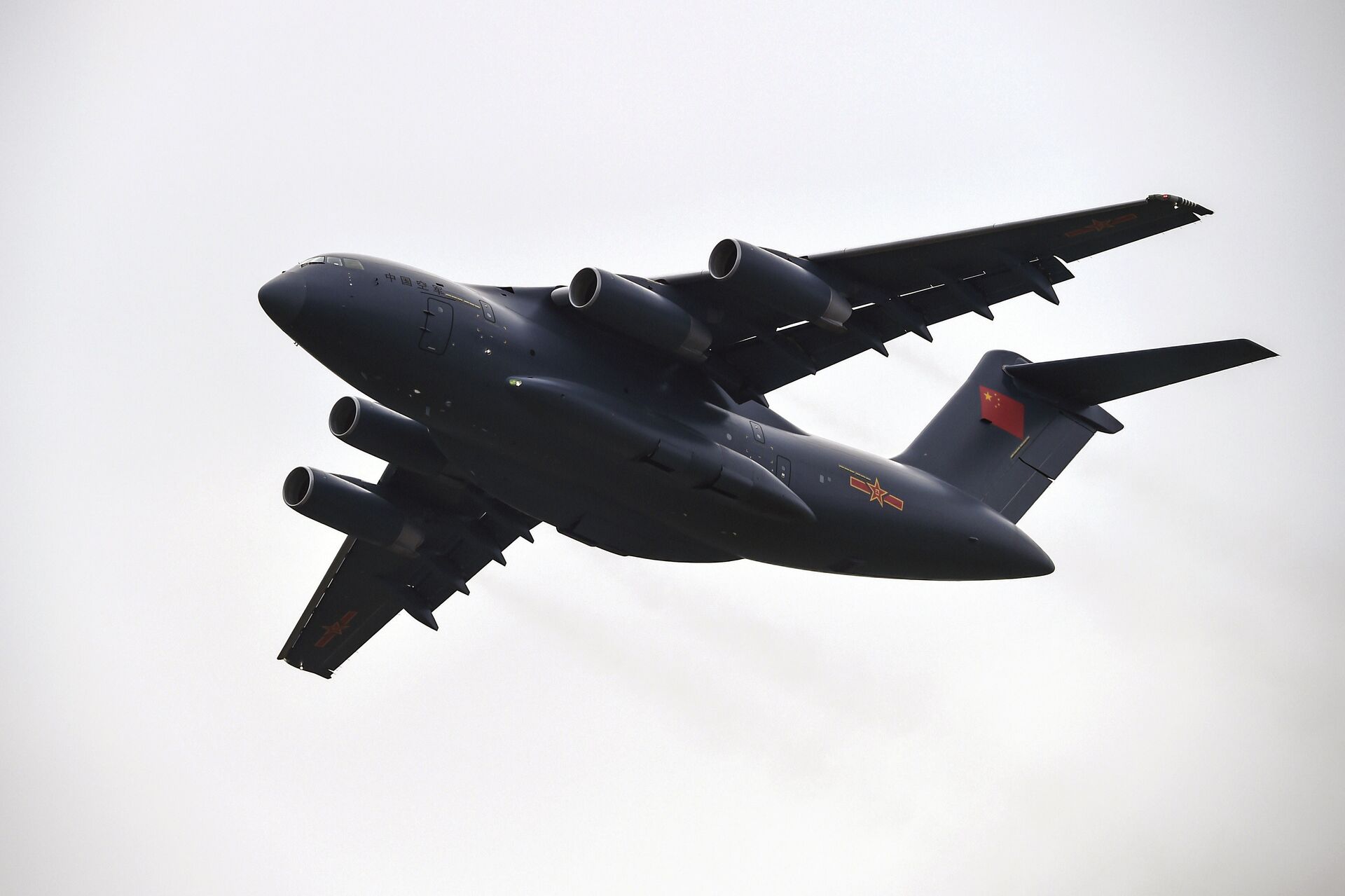 A Xian Y-20 heavy transport aircraft flies past during the Zhuhai Air Show in Zhuhai, southern China's Guangdong province on November 1, 2016. - Sputnik International, 1920, 14.11.2023
