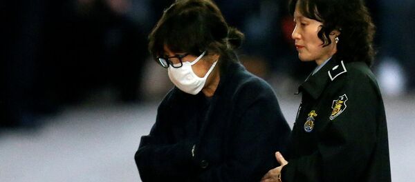 Choi Soon-sil, a long-time friend of the South Korean President Park Geun-hye, leaves after attending an investigation to determine an arrest warrant's validity at a court in Seoul, South Korea, November 3, 2016. Choi Soon-sil, a long-time friend of the South Korean President Park Geun-hye, leaves after attending an investigation to determine an arrest warrant's validity at a court in Seoul, South Korea, November 3, 2016. - Sputnik International