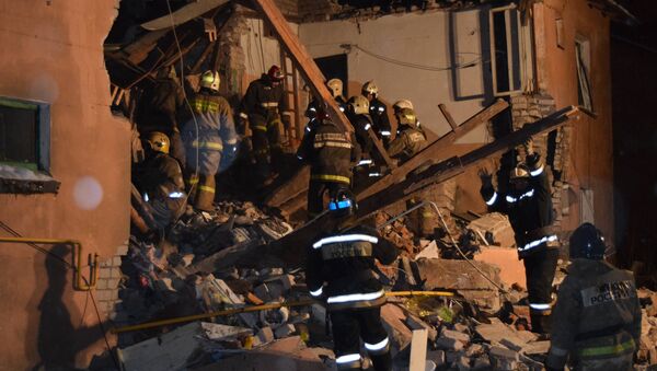 Emergency Ministry's employees work at an explosion site in a residential house in Ivanovo. - Sputnik International