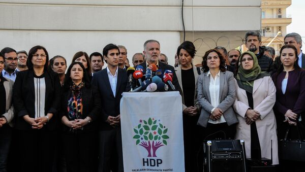 Parliament member of Pro-Kurdish Peoples' Democratic Party (HDP) and HDP spokesman Ayhan Bilgen (C) speaks on November 6, 2016 during a press conference in Diyarbakir. The pro-Kurdish People's Democratic Party (HDP) on November 6, 2016 said it was halting all its activities in the Turkish parliament after nine of its MPs, including the two co-leaders, were arrested. - Sputnik International