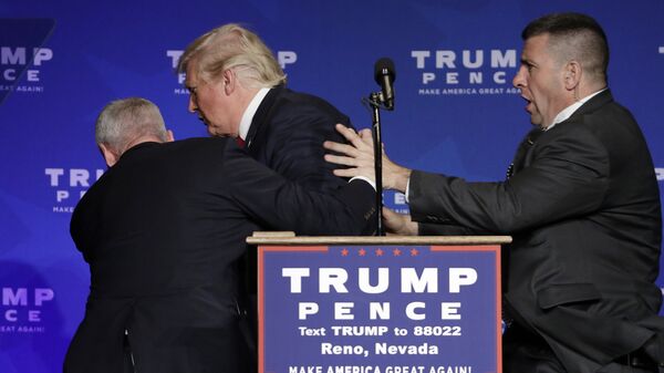 Secret Service agents rush Republican presidential candidate Donald Trump off the stage at a campaign rally in Reno, Nev., on Saturday, Nov. 5, 2016. - Sputnik International