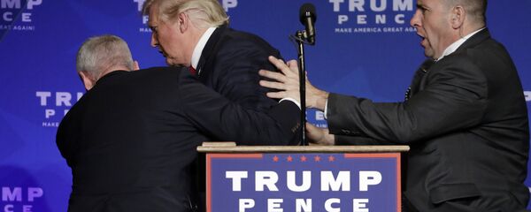 Secret Service agents rush Republican presidential candidate Donald Trump off the stage at a campaign rally in Reno, Nev., on Saturday, Nov. 5, 2016. Secret Service agents rush Republican presidential candidate Donald Trump off the stage at a campaign rally in Reno, Nev., on Saturday, Nov. 5, 2016. - Sputnik International