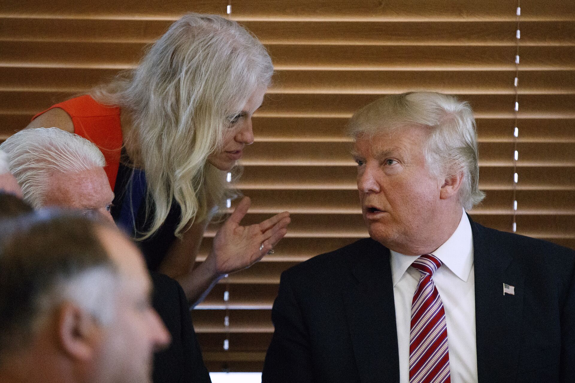Republican presidential candidate Donald Trump, right, talks with his campaign manager Kellyanne Conway during a visit to Goody's Restaurant, Monday, Sept. 5, 2016, in Brook Park, Ohio.  - Sputnik International, 1920, 24.05.2022