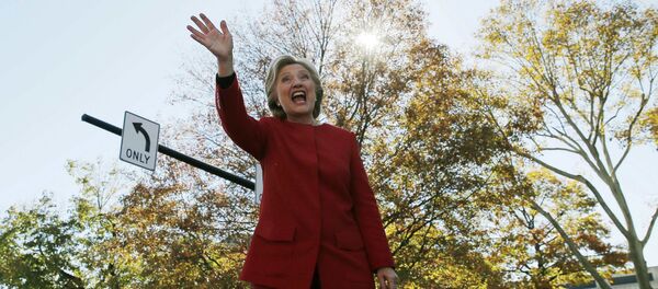 US Democratic presidential nominee Hillary Clinton waves to the crowd at a campaign rally in Pittsburgh, Pennsylvania, US November 7, 2016, the final day of campaigning before the election. - Sputnik International
