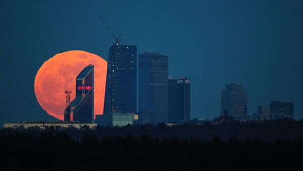 A full moon over the Moscow City International Business Center - Sputnik International