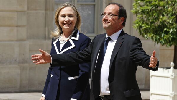 US Secretary of State Hillary Rodham Clinton is greeted by French President Francois Hollande prior to their meeting at the Elysee Palace in Paris (File) - Sputnik International