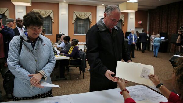 Democratic U.S. vice presidential candidate Senator Tim Kaine (D-VA) arrives to cast his ballot accompanied by his wife Anne Holton (L) at the Hermitage Methodist Home polling station in Richmond, Virginia, U.S. November 8, 2016 - Sputnik International