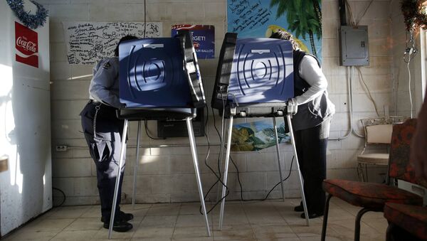 People vote at the Bermuda voting precinct at Causey's Country Store in the U.S. presidential election in Dillon, South Carolina, U.S. November 8, 2016 - Sputnik International