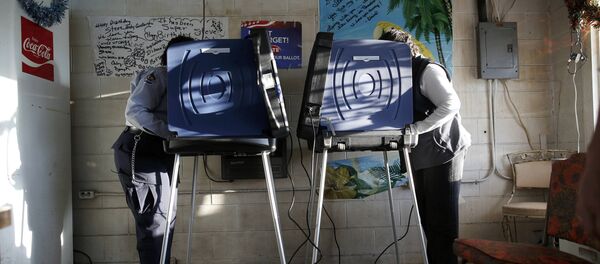 People vote at the Bermuda voting precinct at Causey's Country Store in the U.S. presidential election in Dillon, South Carolina, U.S. November 8, 2016 - Sputnik International