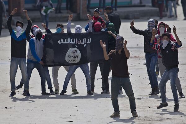 Kashmiri Muslim protesters hold a flag of Islamic State as they shout anti-India slogans during a protest in Srinagar, Indian controlled Kashmir, Friday, April 8, 2016 - Sputnik International