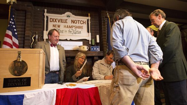 Voters in Dixville Notch, N.H., get their ballots Tuesday, Nov. 8, 2016, in Dixville Notch, N.H. - Sputnik International