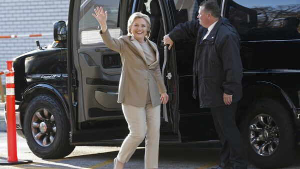 Democratic presidential candidate Hillary Clinton arrives to vote in the U.S. presidential election at Grafflin Elementary School in Chappaqua, New York November 8, 2016 - Sputnik International