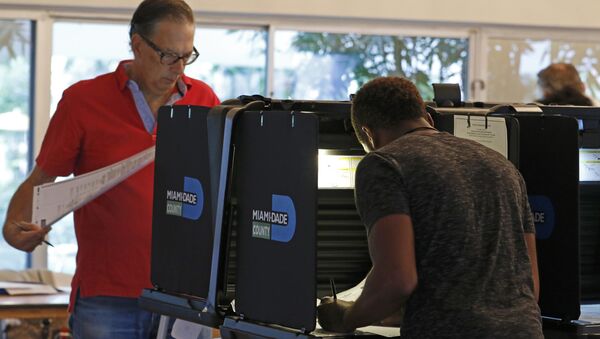 Voters in South Florida mark their ballots for the U.S. presidential election in Miami Beach, Florida, U.S. November 8, 2016 - Sputnik International