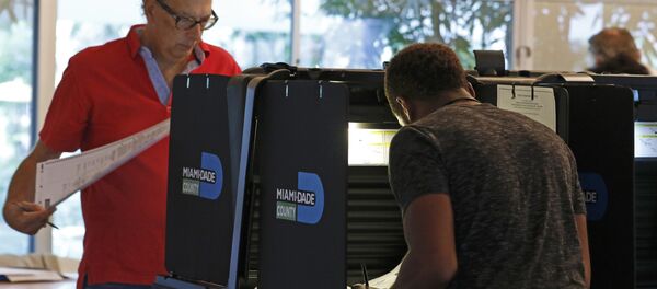Voters in South Florida mark their ballots for the U.S. presidential election in Miami Beach, Florida, U.S. November 8, 2016 - Sputnik International