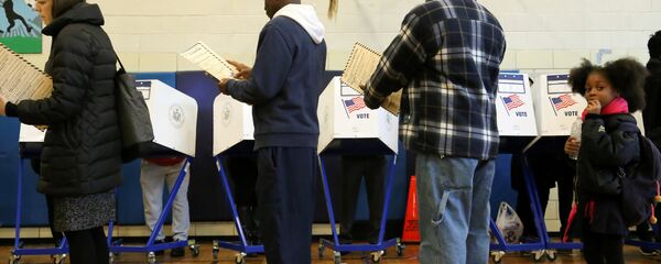 A girl waits in line as voters line up with their ballots at a polling station on election day in Harlem, New York, U.S., November 8, 2016 - Sputnik International
