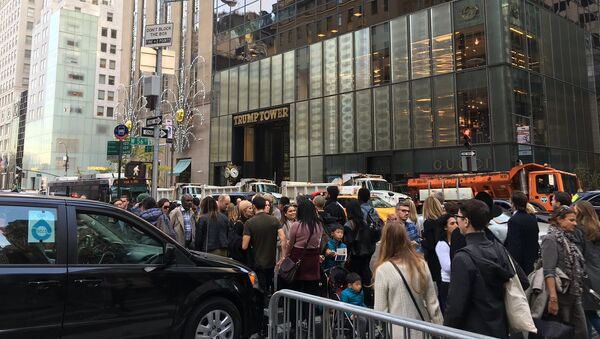 Trump Tower, GOP presidential nominee Donald Trump's unofficial headquarters, has been barricaded with the New York City Department of Sanitation trucks with sand in order to minimize damage from potential terrorist attacks, TMZ online outlet reported - Sputnik International