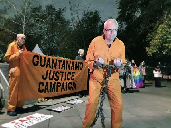 Demonstration held at US Embassy London on night of Elections Vote - Sputnik International