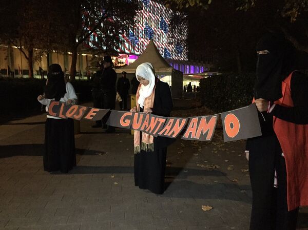 Demonstration held at US Embassy London on night of Elections Vote - Sputnik International