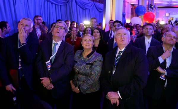 People react to the television coverage of US presidential election results during an election party at the US embassy in London, Britain, November 9, 2016. People react to the television coverage of US presidential election results during an election party at the US embassy in London, Britain, November 9, 2016. - Sputnik International