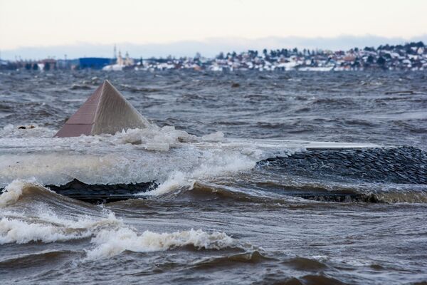 Raging Storm Rips Across Russian Winter Lake - Sputnik International