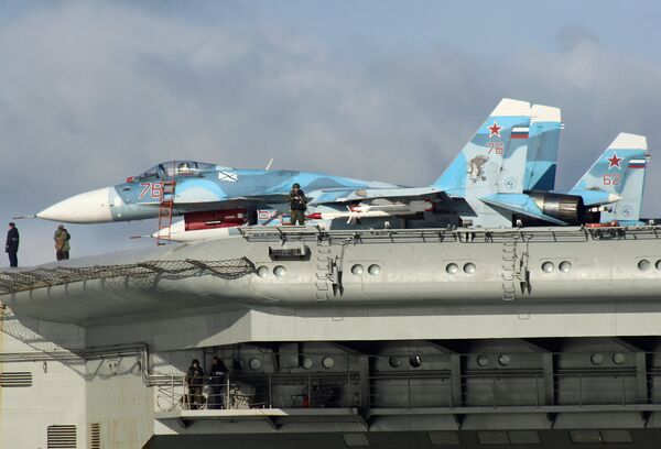 Sukhoi Su-33 Flanker-D fighters aboard the aircraft carrier Admiral Kuznetsov Sukhoi Su-33 Flanker-D fighters aboard the aircraft carrier Admiral Kuznetsov - Sputnik International