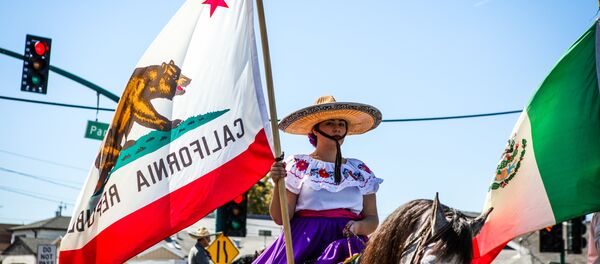 A woman carries a California flag during the 4th of July Parade in Alameda, California on Monday, July 4, 2016. A woman carries a California flag during the 4th of July Parade in Alameda, California on Monday, July 4, 2016. - Sputnik International