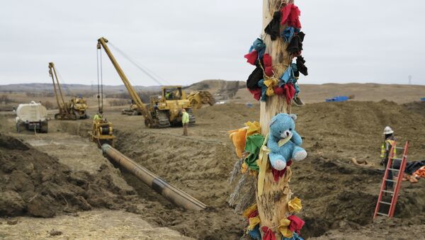 A log adorned with colorful decorations remains at a Dakota Access Pipeline protest encampment as construction work continues on the pipeline near the town of Cannon Ball, North Dakota, U.S., October 30, 2016 - Sputnik International