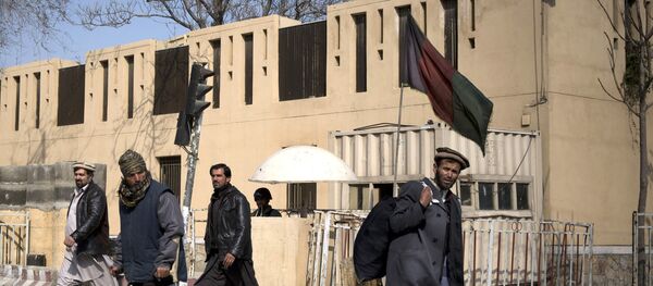 Afghans walk by the Serena hotel in downtown Kabul, Afghanistan, Friday, March 21, 2014 - Sputnik International