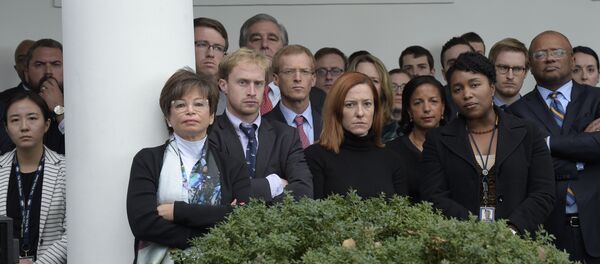 Reality Check: This Is Not a Photo of White House Staffers as Trump Arrived on Thursday - Sputnik International