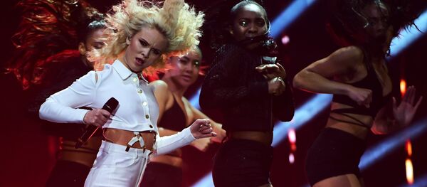 Swedish singer Zara Larsson performs at the MTV Europe Music Awards (EMA) on November 6, 2016 at the Ahoy Rotterdam in Rotterdam - Sputnik International