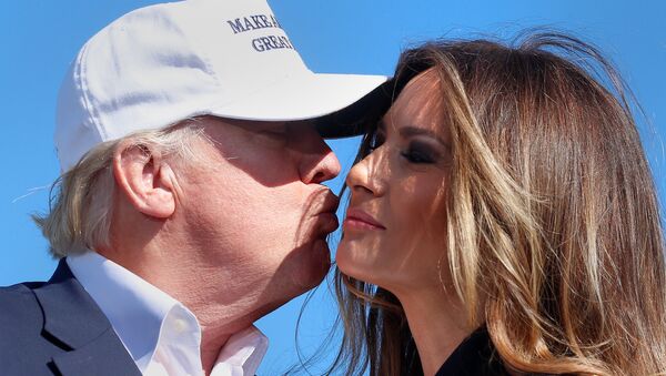 Republican presidential nominee Donald Trump kisses his wife Melania Trump at a campaign rally in Wilmington, North Carolina Florida, U.S. November 5, 2016. - Sputnik International