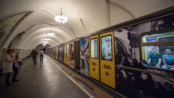 Victory Cinema train launched at Moscow Metro - Sputnik International