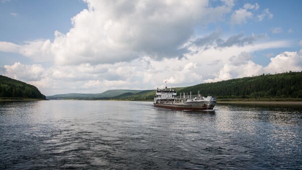 Barge on Lena River - Sputnik International