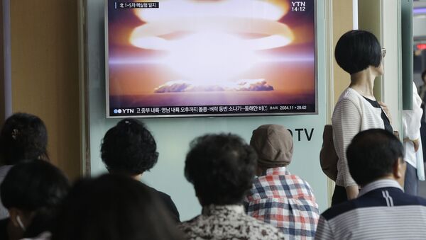 People watch a TV news program reporting North Korea's nuclear test at Seoul Railway Station in Seoul, South Korea. (File) - Sputnik International