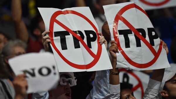 Delegates show their opposition to the Trans-Pacific Parternership Agreement (TPP) during Day 1 of the Democratic National Convention at the Wells Fargo Center in Philadelphia, Pennsylvania, July 25, 2016. - Sputnik International