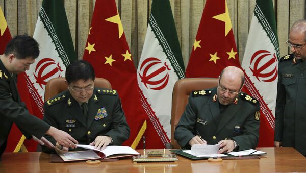 Chinese Defense Minister Chang Wanquan and his Iranian counterpart General Hossein Dehghan Signing Cooperation Deal - Sputnik International