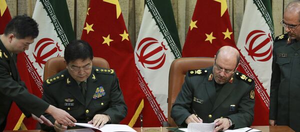 Chinese Defense Minister Chang Wanquan and his Iranian counterpart General Hossein Dehghan Signing Cooperation Deal - Sputnik International