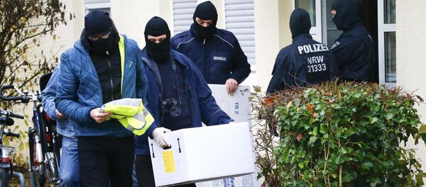 German special police leave a house in Bonn November 15, 2016. German special police leave a house in Bonn November 15, 2016. - Sputnik International