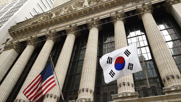 The South Korean flag (R) with a US flag. (File) - Sputnik International