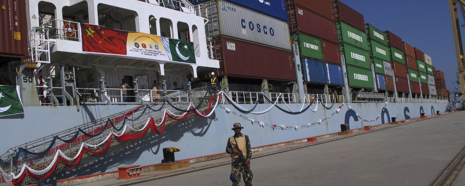 A Pakistan Navy soldier stands guard while a loaded Chinese ship prepares to depart, at Gwadar port, about 700 kilometers (435 miles) west of Karachi. Pakistan, Sunday, Nov. 13, 2016. - Sputnik International, 1920, 09.04.2026