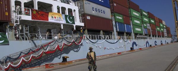 A Pakistan Navy soldier stands guard while a loaded Chinese ship prepares to depart, at Gwadar port, about 700 kilometers (435 miles) west of Karachi. Pakistan, Sunday, Nov. 13, 2016. - Sputnik International