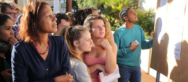 Students look at a board displaying the results of the baccalaureat exam (high school graduation exam) on July 5, 2016 at the Moulin Joli high school in La Possession, in the French overseas department of La Reunion Students look at a board displaying the results of the baccalaureat exam (high school graduation exam) on July 5, 2016 at the Moulin Joli high school in La Possession, in the French overseas department of La Reunion - Sputnik International