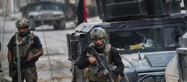 Soldiers from the Iraqi Special Forces 2nd division walk behind their vehicles for cover as they engage Islamic State (IS) fighters while pushing into the Aden neighbourhood in Mosul on November 16, 2016 Soldiers from the Iraqi Special Forces 2nd division walk behind their vehicles for cover as they engage Islamic State (IS) fighters while pushing into the Aden neighbourhood in Mosul on November 16, 2016 - Sputnik International