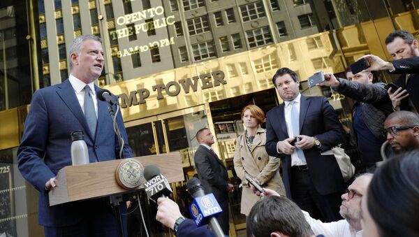 New York Mayor Bill de Blasio speaks during a news conference in front of Trump Tower following a meeting with President-elect Donald Trump, Wednesday, Nov. 16, 2016, in New York - Sputnik International