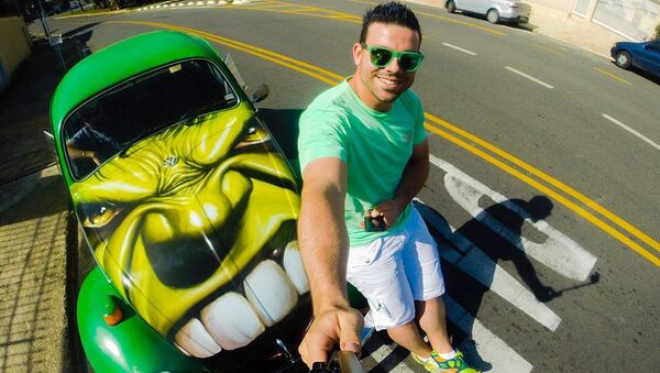 Diego Ribas and his Hulk Beetle - Sputnik International