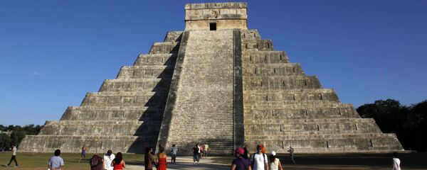 People gather in front of the Kukulkan Pyramid in Chichen Itza, Mexico, Thursday, Dec. 20, 2012 People gather in front of the Kukulkan Pyramid in Chichen Itza, Mexico, Thursday, Dec. 20, 2012 - Sputnik International