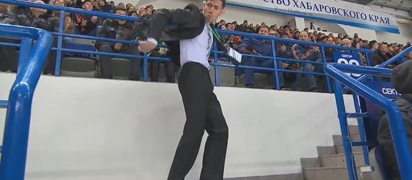 Arena Security shows off his dancing skills at Amur game Arena Security shows off his dancing skills at Amur game - Sputnik International