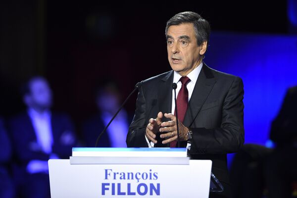 Former French prime minister and candidate for the right-wing Les Republicains (LR) party primaries ahead of the 2017 presidential election, Francois Fillon speaks during the second debate of the right-wing Les Republicains (LR) party primaries on November 3, 2016 at the salle Wagram venue in Paris. Former French prime minister and candidate for the right-wing Les Republicains (LR) party primaries ahead of the 2017 presidential election, Francois Fillon speaks during the second debate of the right-wing Les Republicains (LR) party primaries on November 3, 2016 at the salle Wagram venue in Paris. - Sputnik International